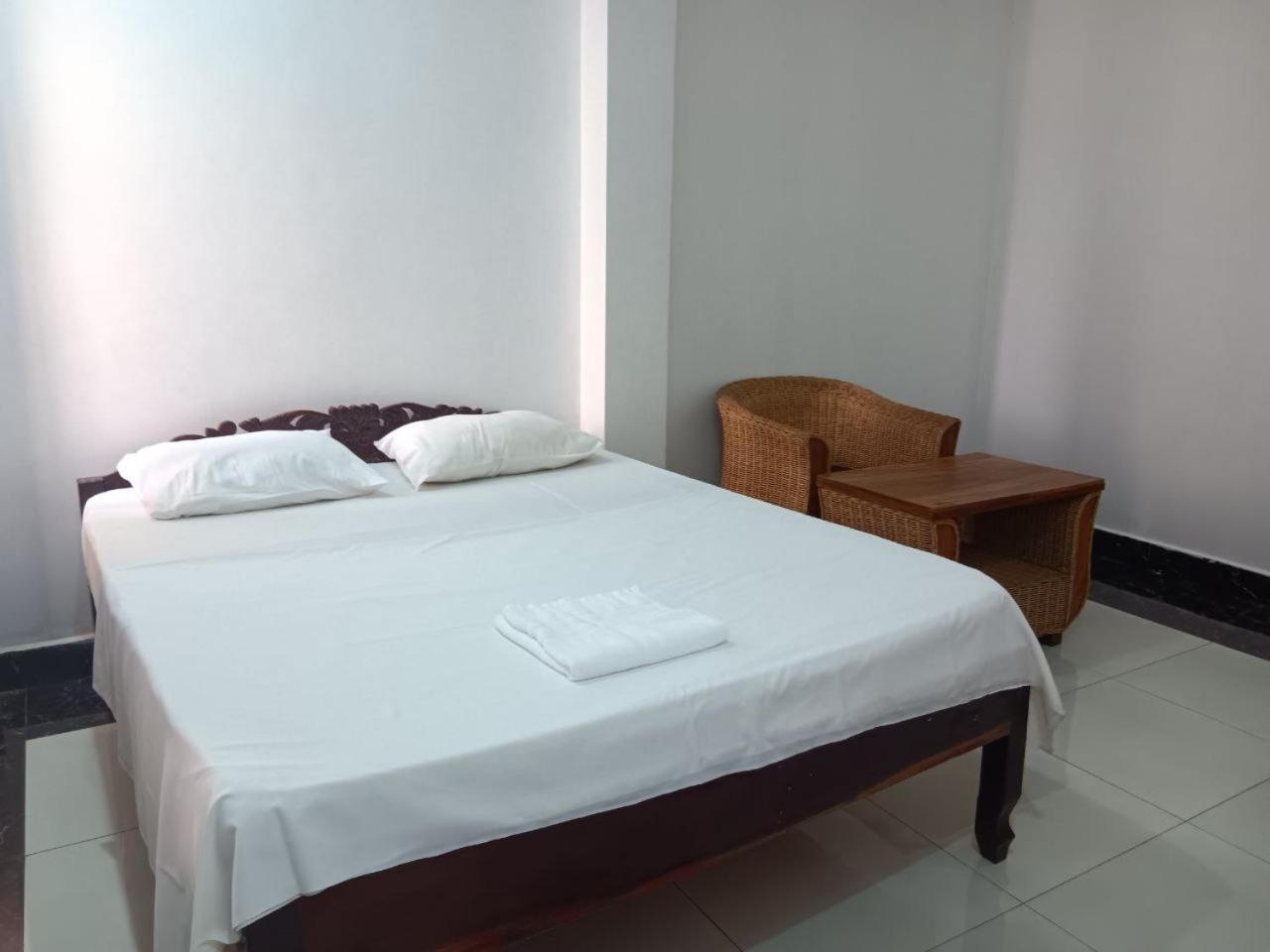 Good Morning Kampot Hotell Exteriör bild