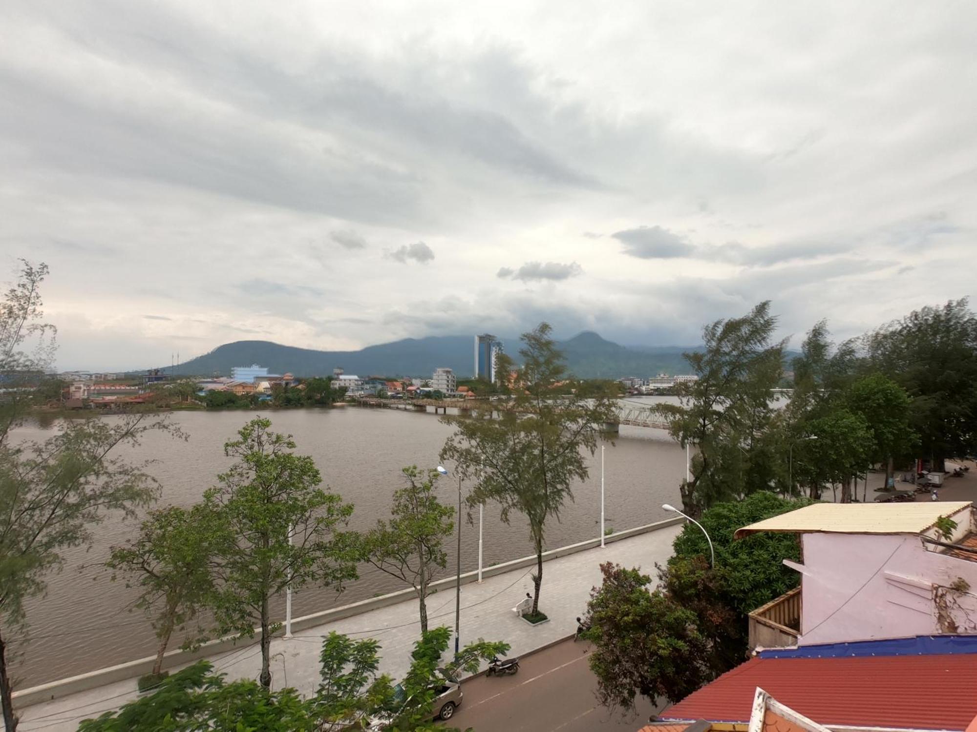 Good Morning Kampot Hotell Exteriör bild