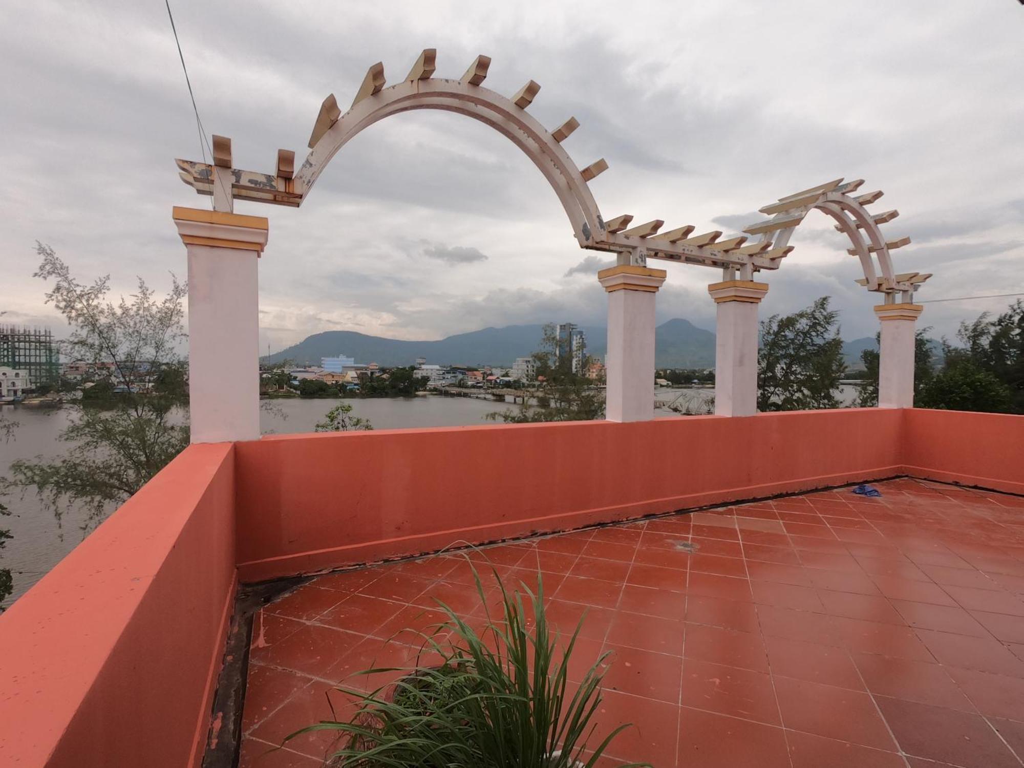 Good Morning Kampot Hotell Exteriör bild