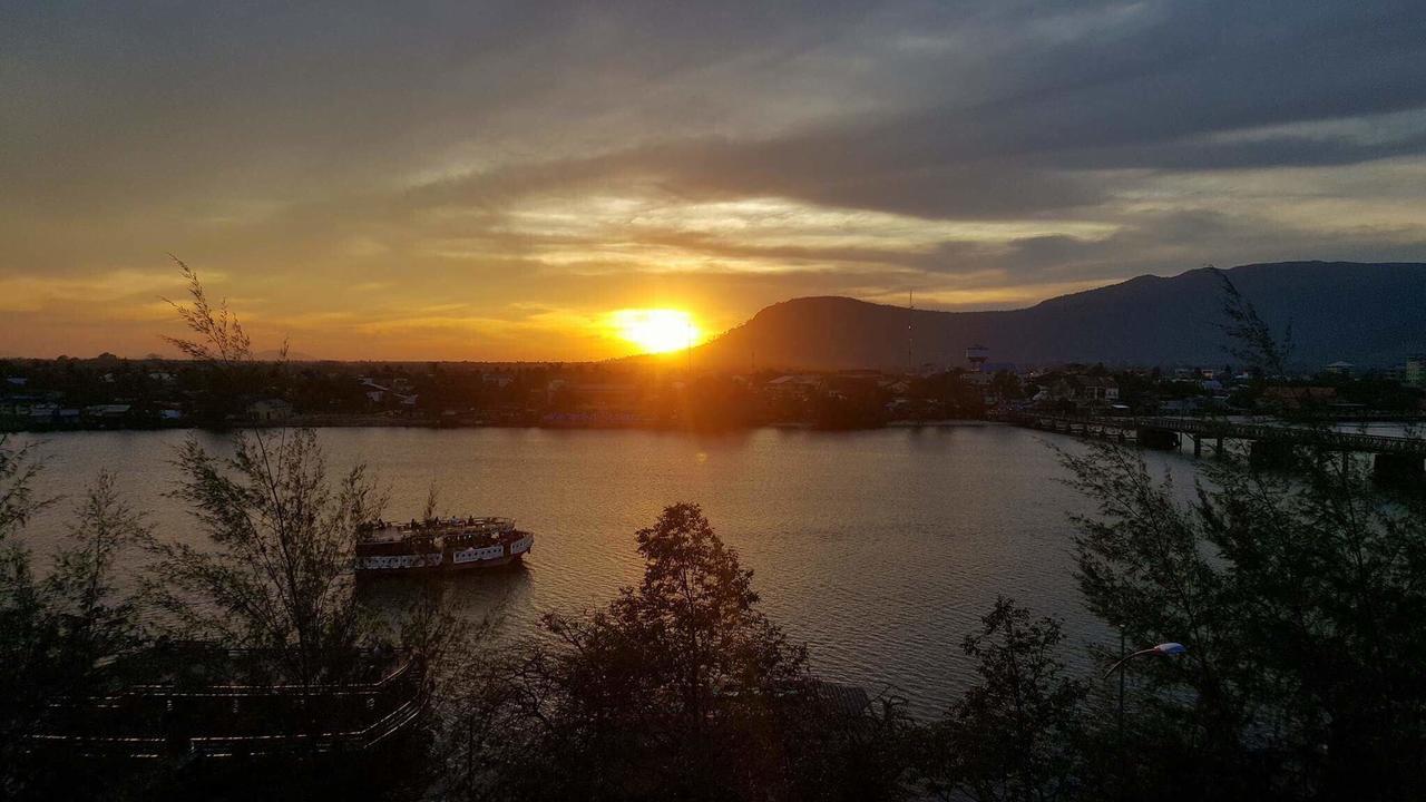 Good Morning Kampot Hotell Exteriör bild