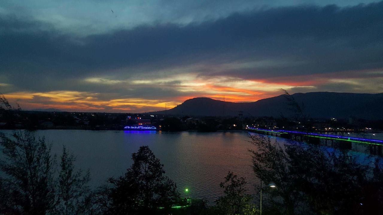 Good Morning Kampot Hotell Exteriör bild