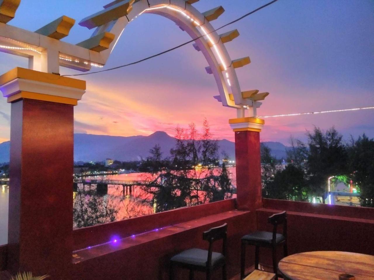 Good Morning Kampot Hotell Exteriör bild